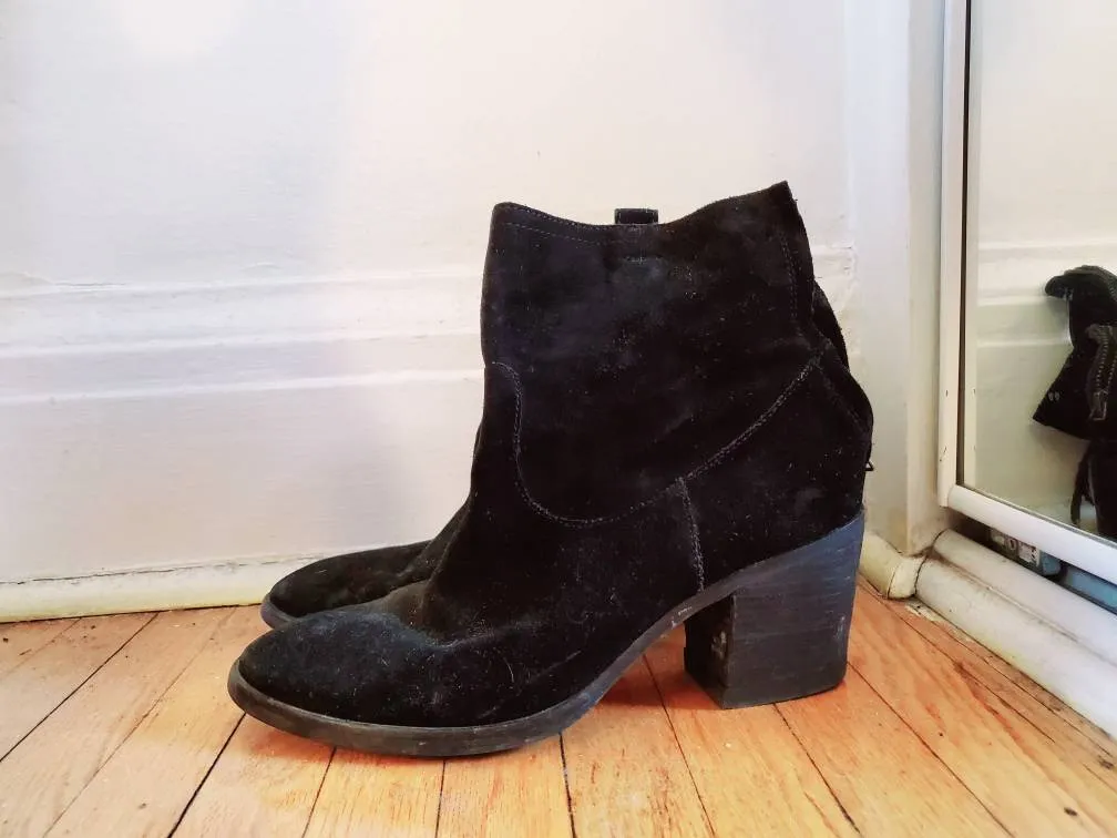 Suede 8.5 Women's Boots photo 1