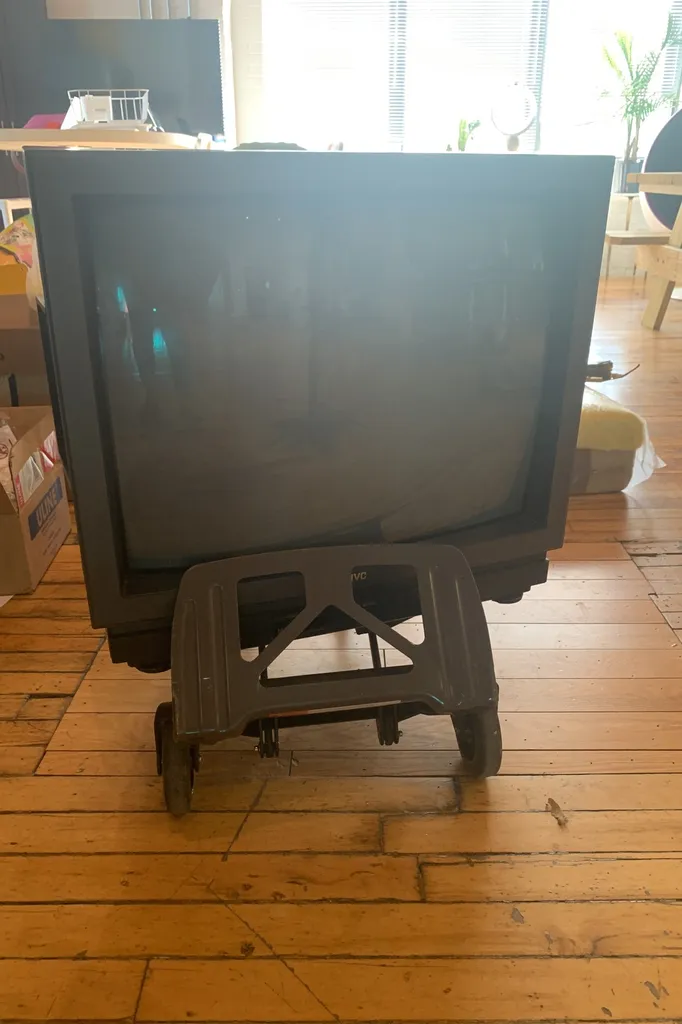 *FREE WORKING OLD TV* photo 1
