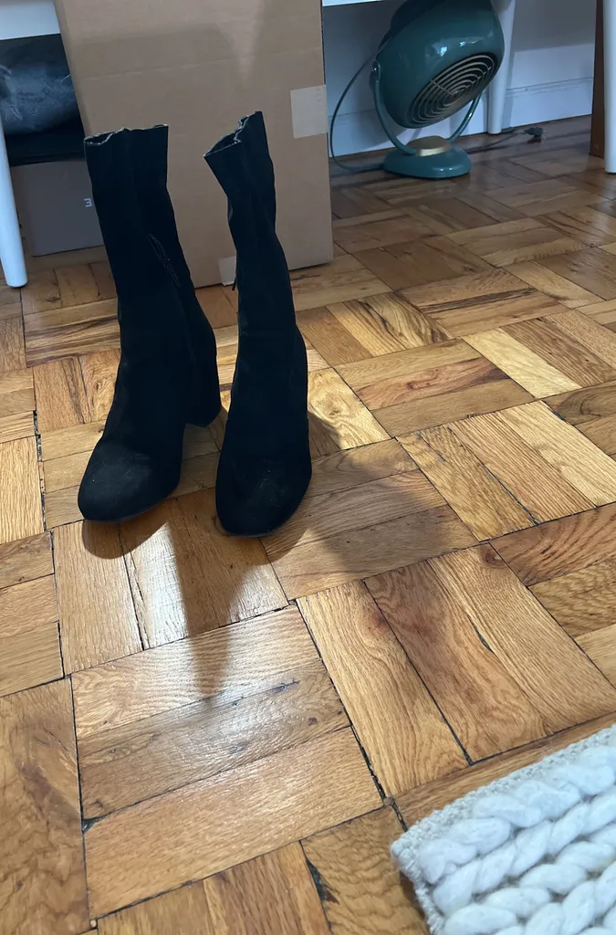 Chunky Heel Black Boots. photo 1