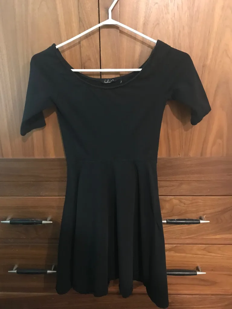 XS Aritzia Black Dress photo 1