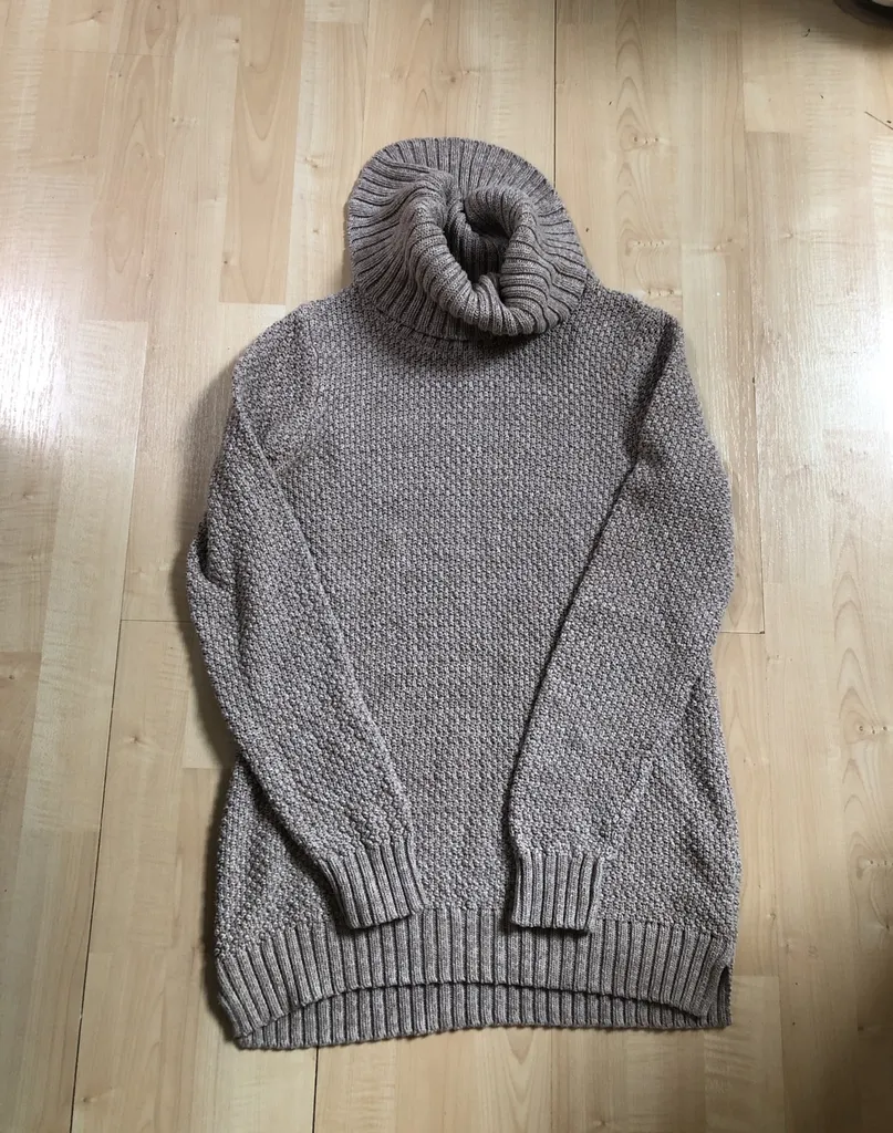 Beige Sweater photo 1