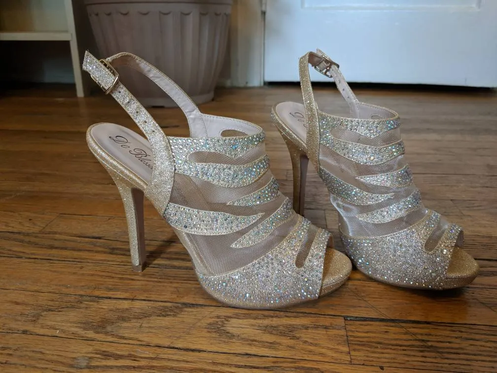 Nude Heels Size 7 1/2 photo 1