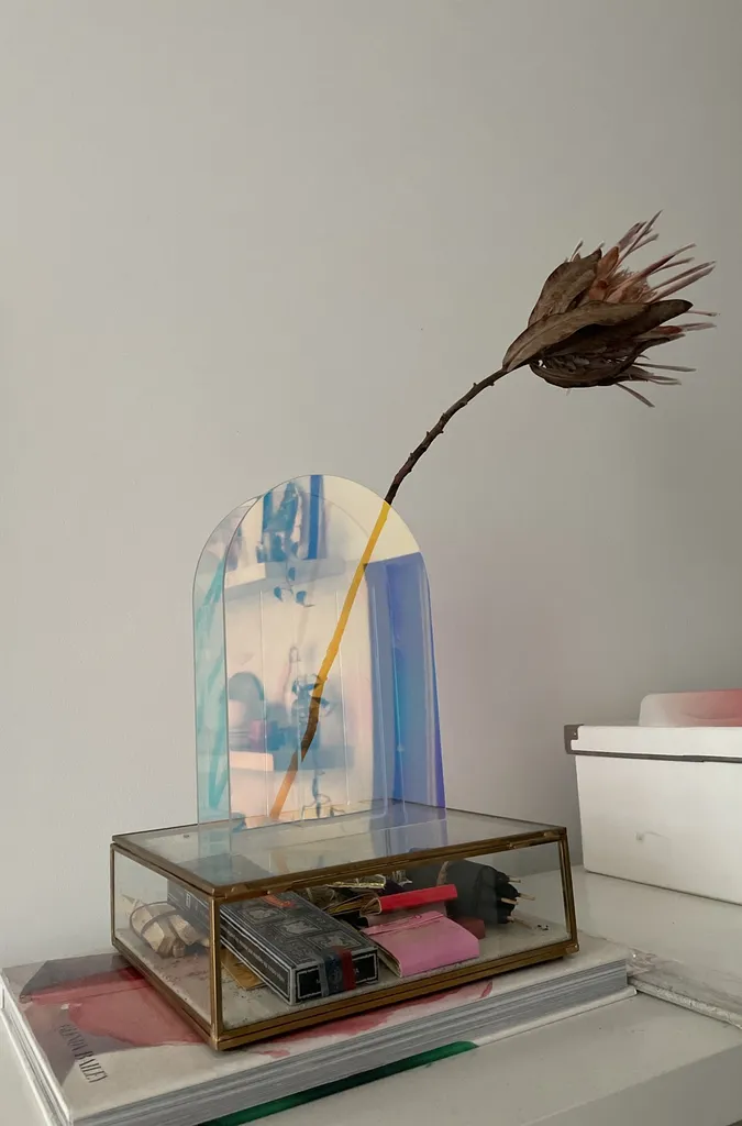 Holographic Vase photo 1