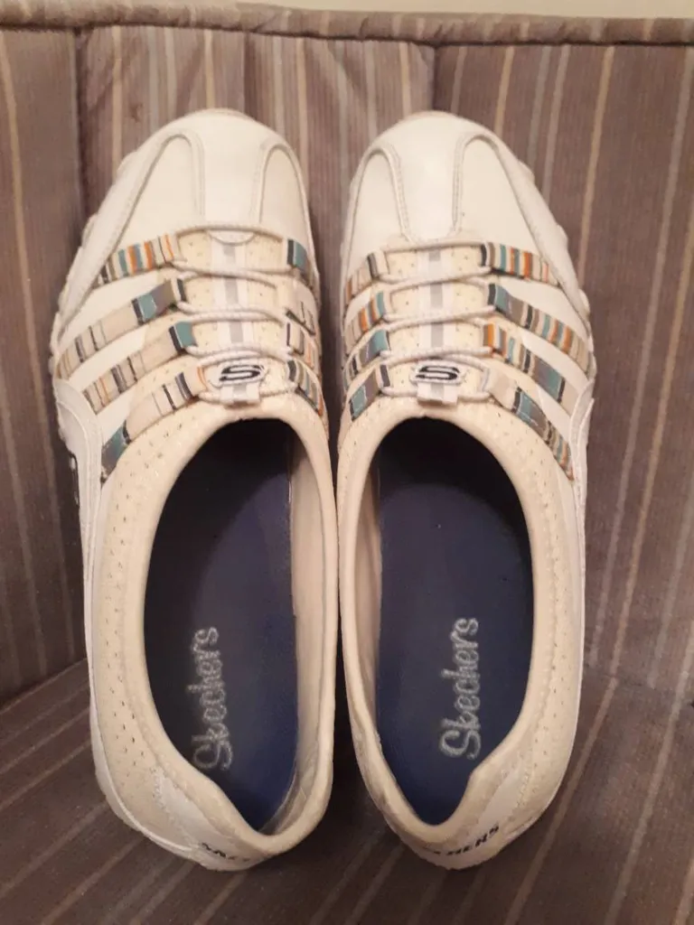 Sketchers Running Shoes photo 1