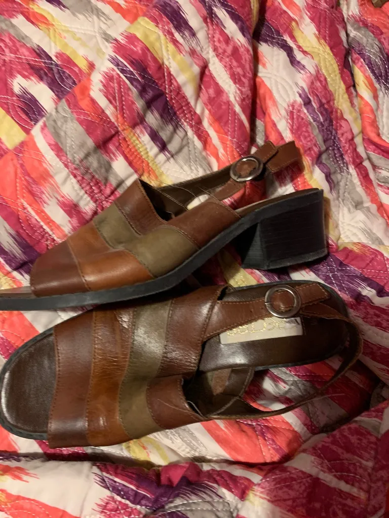 Opened Toe Heeled Shoes photo 1