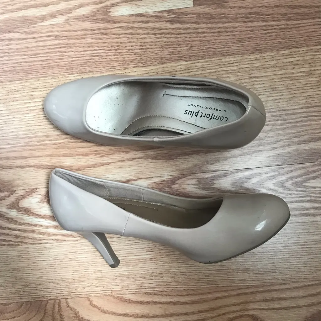 Nude Heels (size 7) photo 1