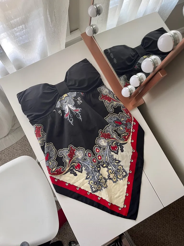 Backless Bandana Style Strapless Top photo 1