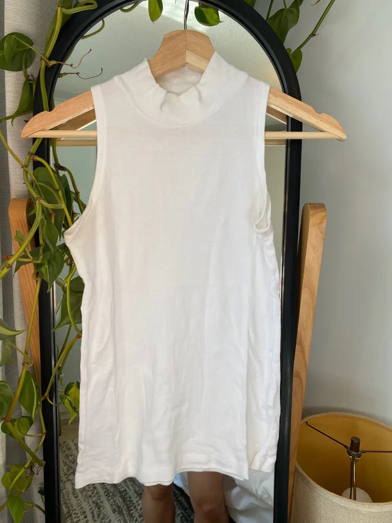 KOTN turtleneck photo 1