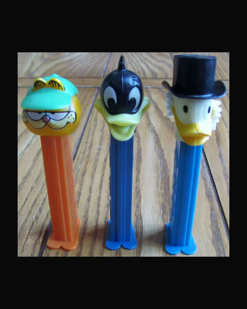 3 PEZ Containers Scrooge McDuck Daffy Duck Garfield The Cat photo 1
