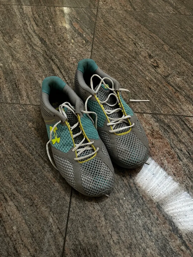 Under Armour Running Shoes (W8) photo 1