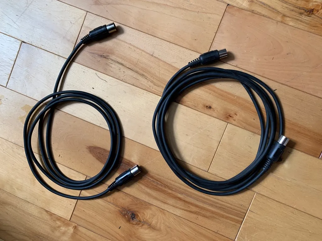 MIDI Cables photo 1