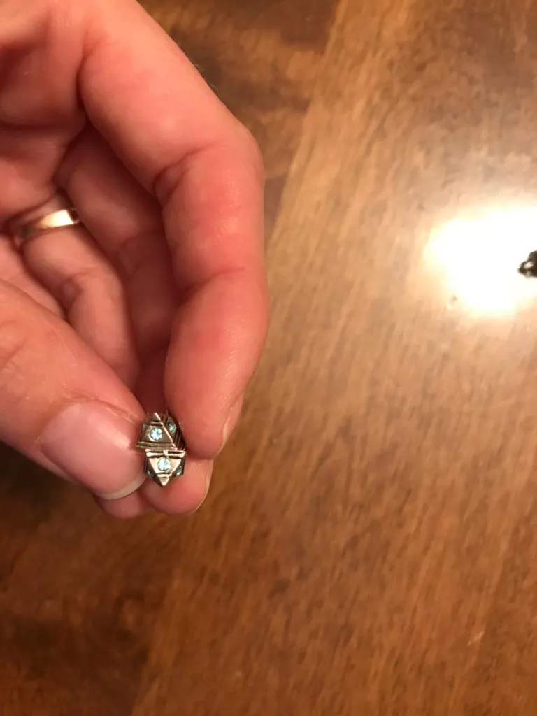 🆓 Pyramid Earrings photo 1