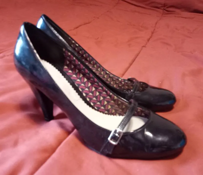 Size 10 Black High Heeled Shoes photo 1