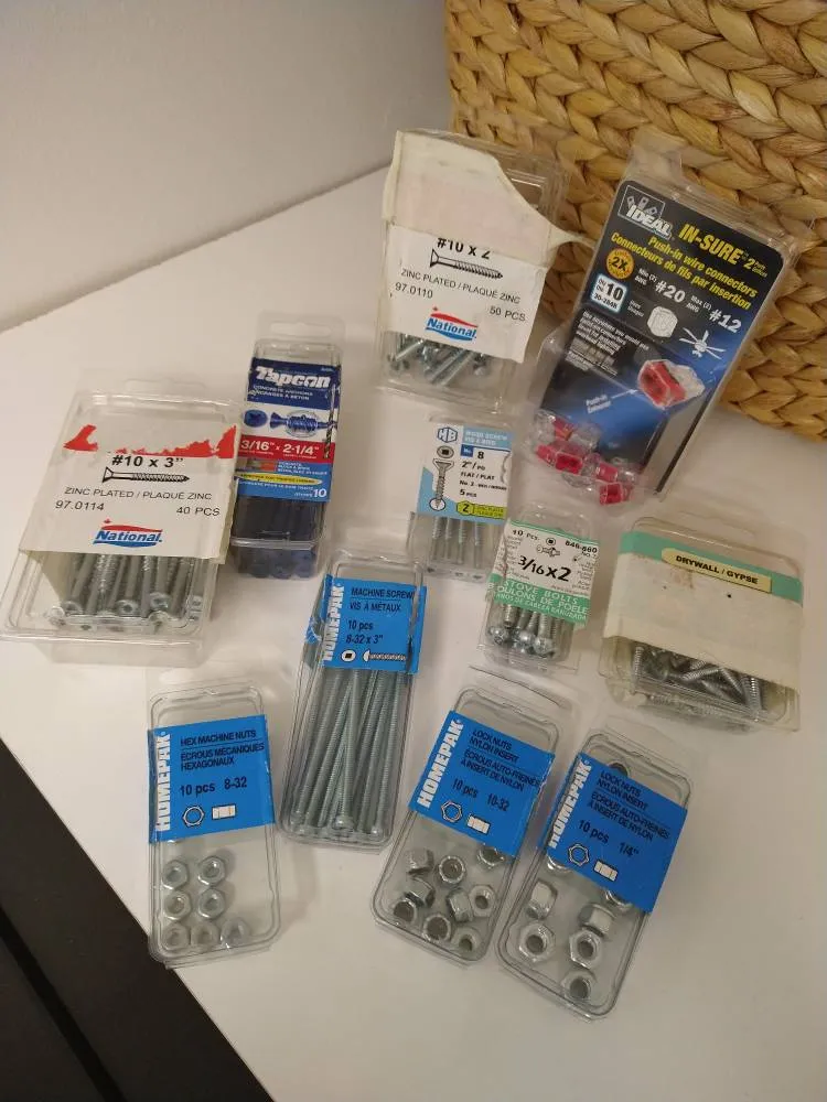 Various Screws Nuts & Bolts photo 1