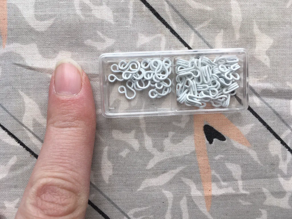 Textiles / Notions : Eye + Hook photo 1