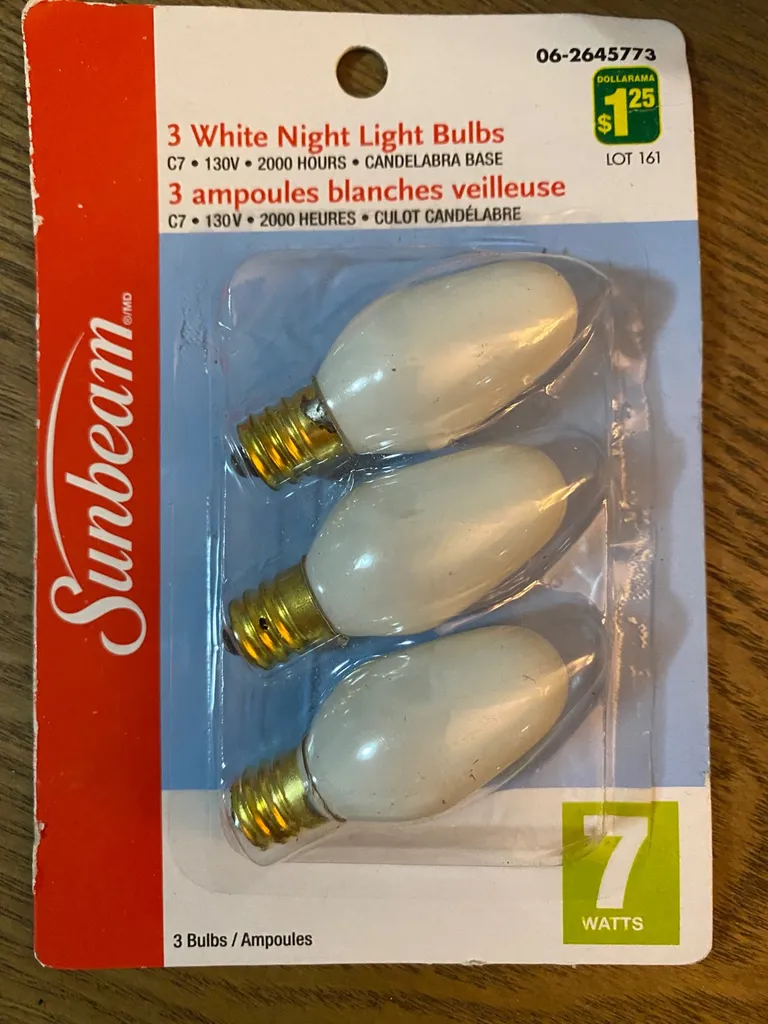 FREE - 3x C7 Lightbulbs BNIB photo 1
