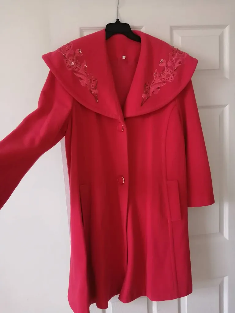 Vintage red coat with embroidered lapel photo 1