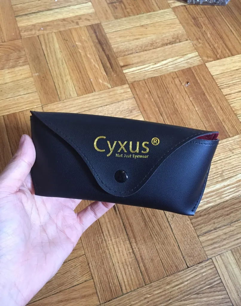 🆓 Free Eyeglass Case And Cloth photo 1