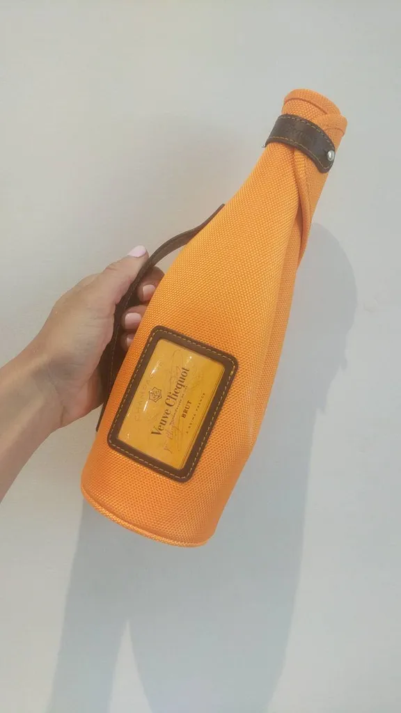 Veuve cliquot Sleeve photo 1