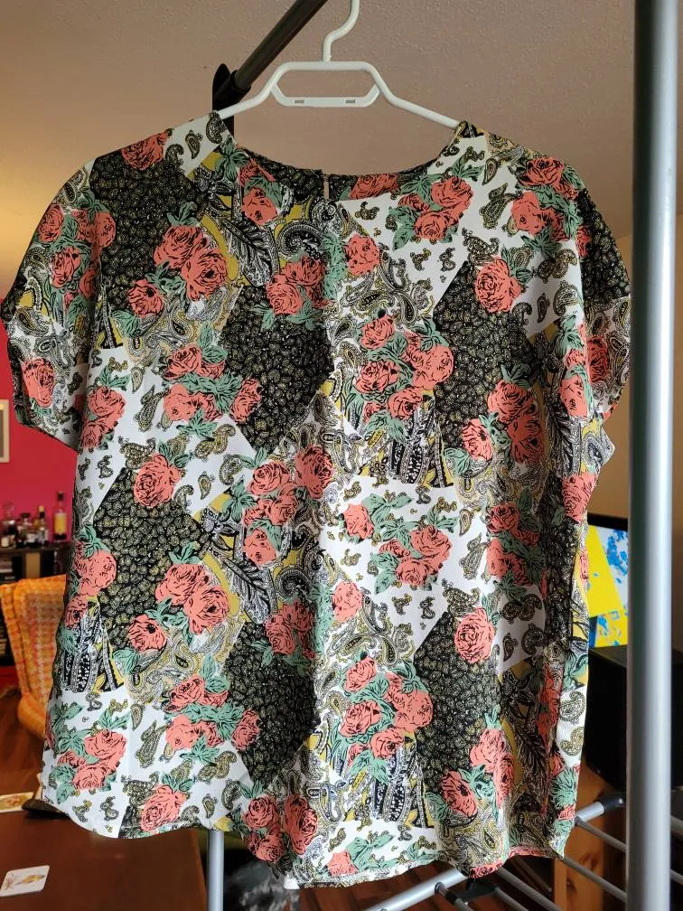 Rose And Paisley Cap Sleeve Top photo 1