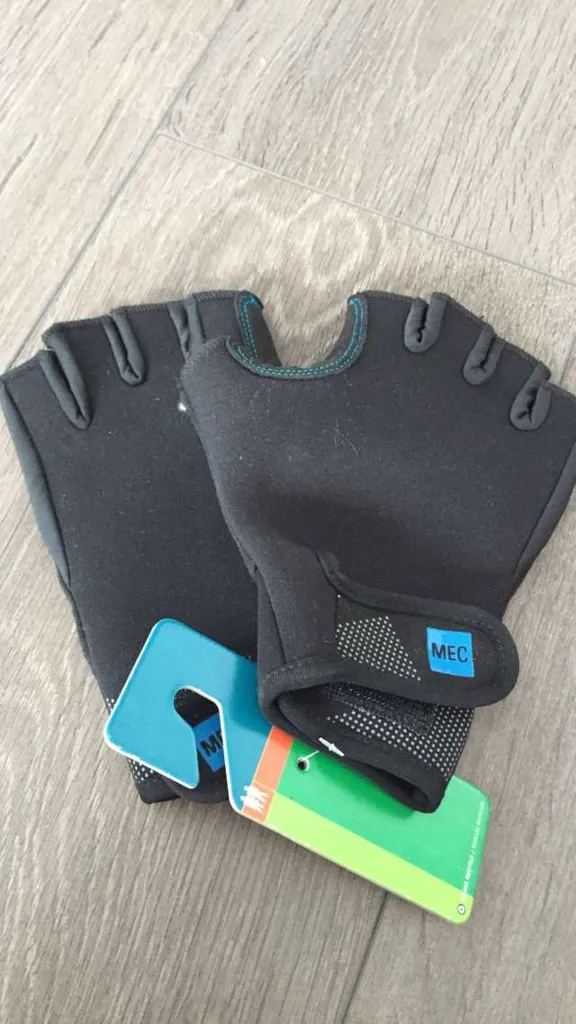 MEC Fingerless Gloves photo 1