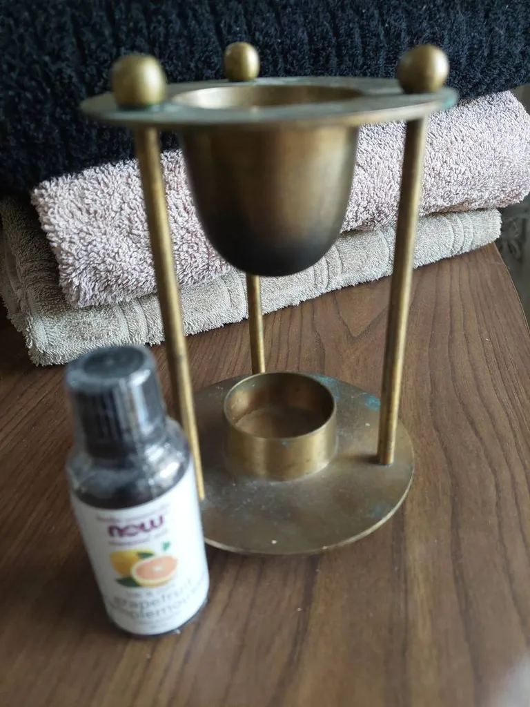Essential Oil Burner + Grapefruit Essential Oil photo 1