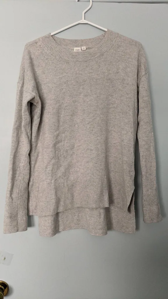 Gap Sweater photo 1