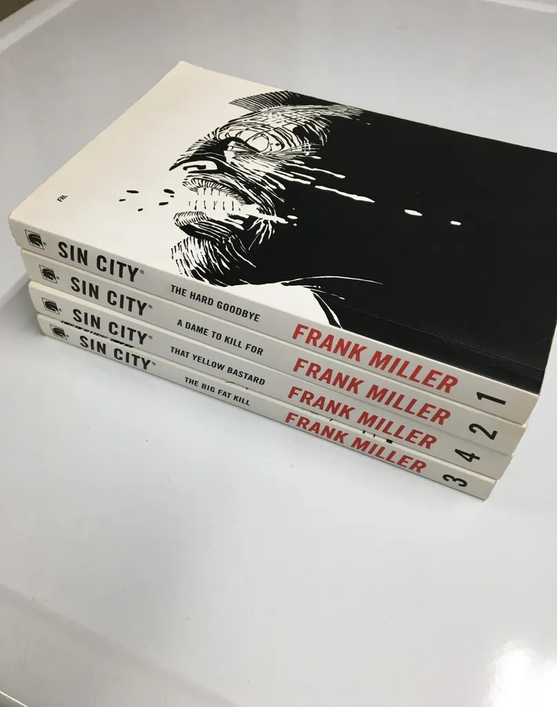 Sin City Frank Miller Graphic Novels EUC photo 1
