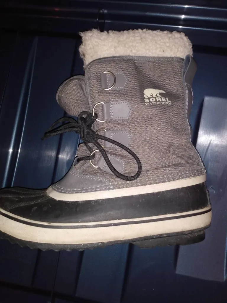 SIZE 9
SOREL 
WINTER 
BOOTZ photo 1