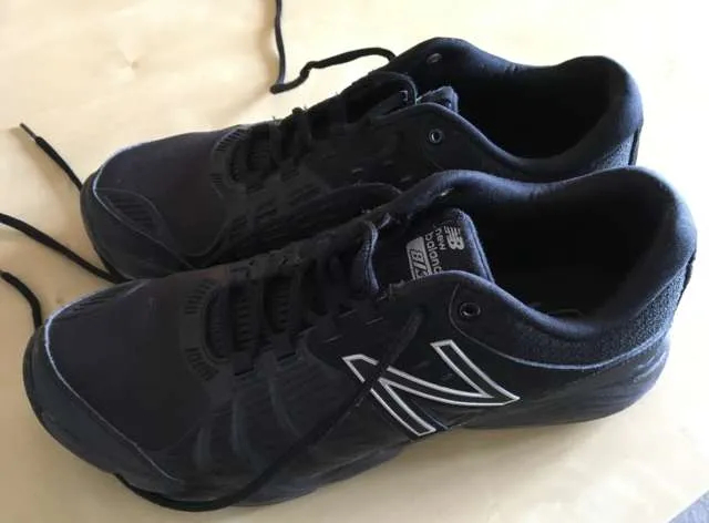 Almost new New Balance Men's black running Shoes - Size US 9.... photo 1