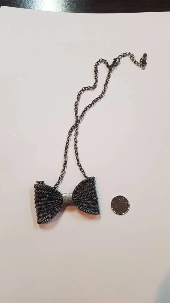 Metal Bowtie Necklace - Collier Noeud Papillon En Metal photo 1