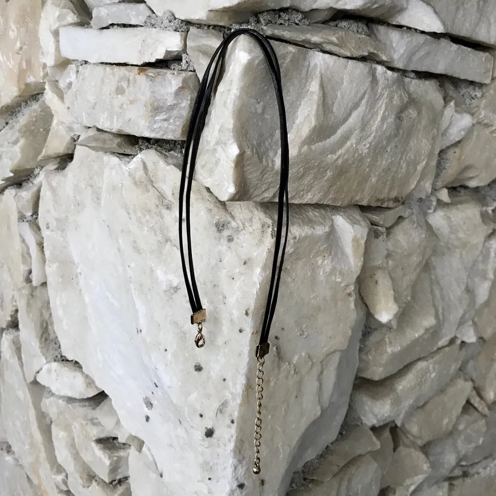 Black Choker photo 1