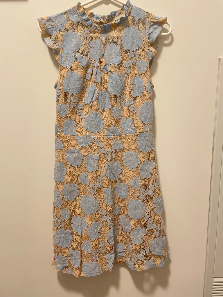 Monteau Medium photo 1