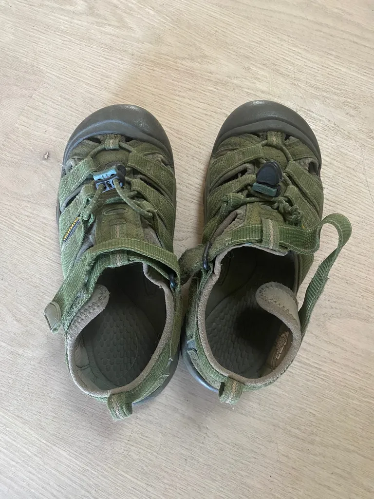 Keens Size 2 Sandals (kids) photo 1