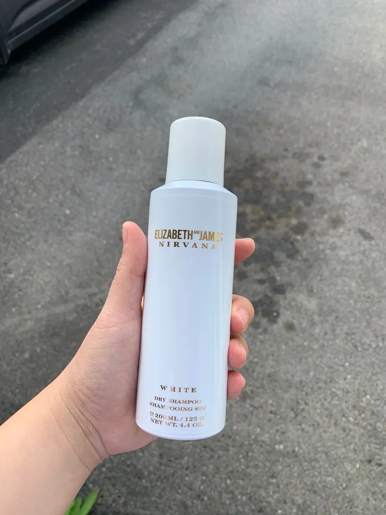 Elizabeth And James White Nirvana Dry Shampoo photo 1