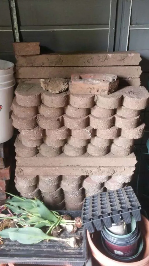 Concrete Scalloped Garden Edging (straight) photo 1