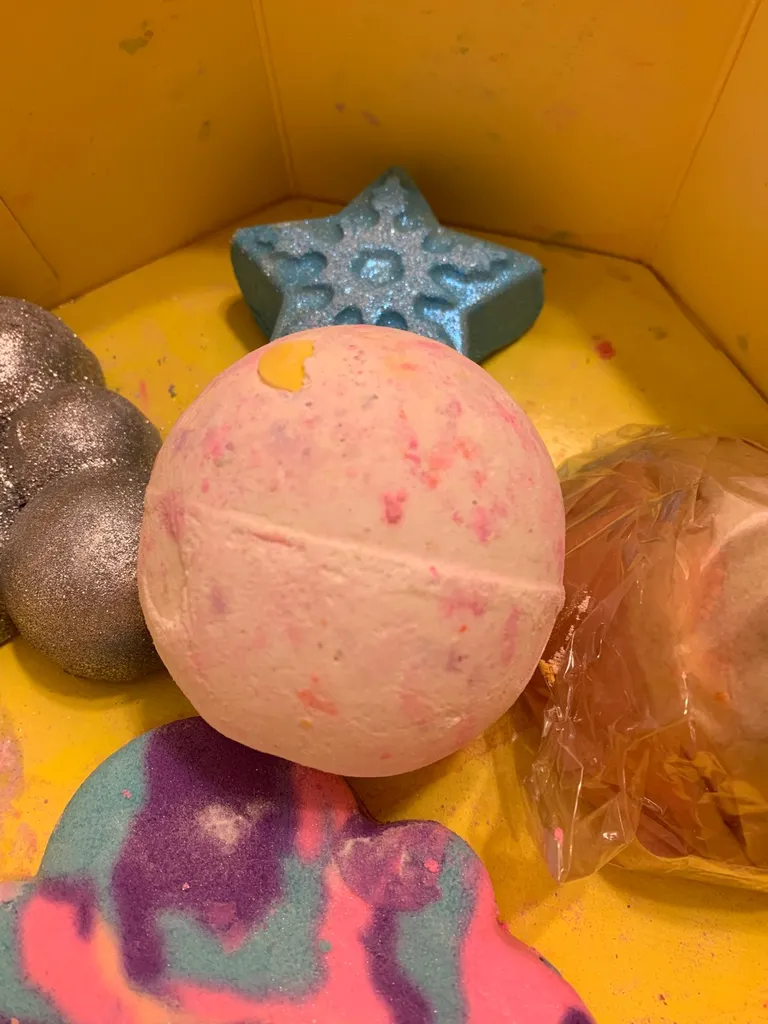 Lush Bath Bomb photo 1