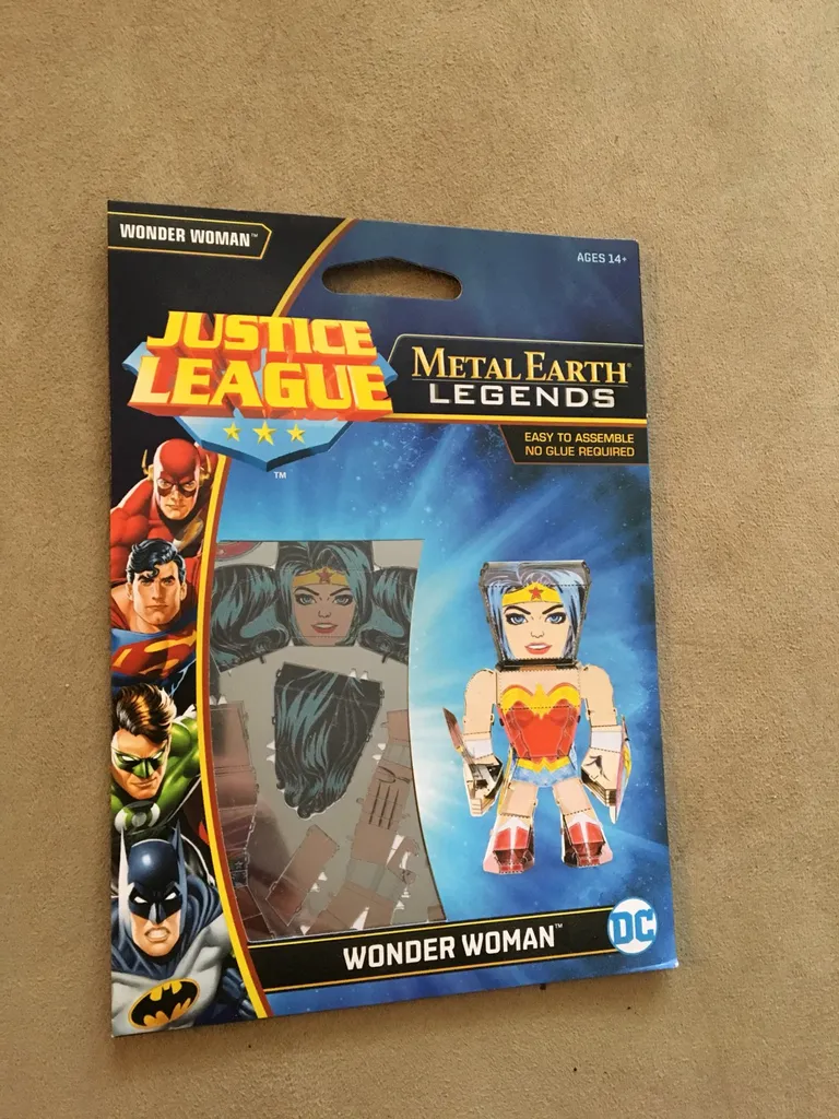 Wonder Woman Metal Model photo 1