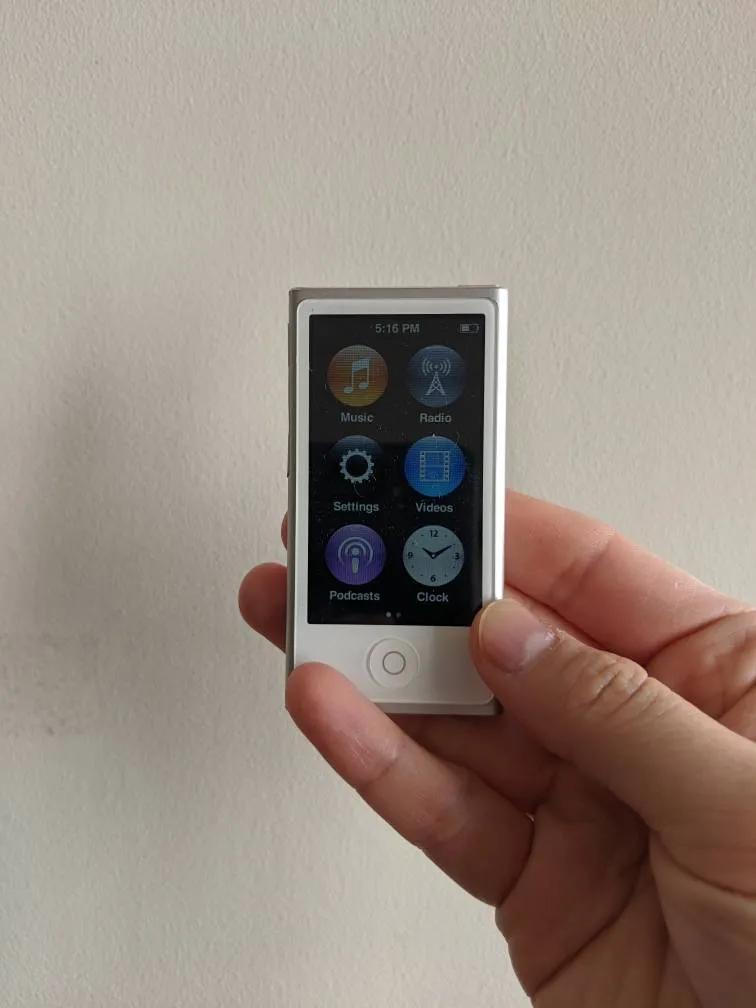iPod Nano 7th Gen 16GB photo 1
