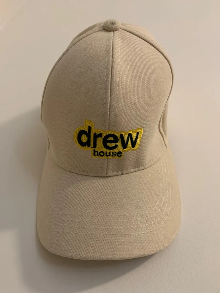 Justine Bieber drew house hat photo 1