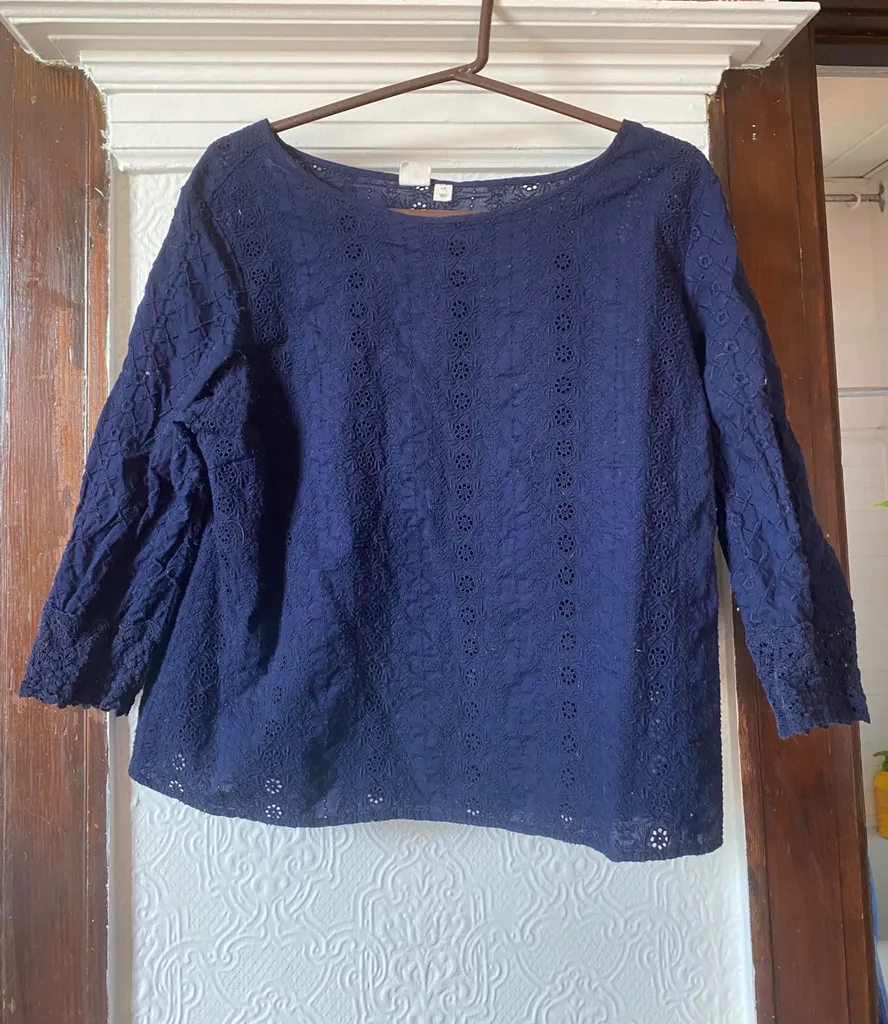 gap blouse size M/L photo 1