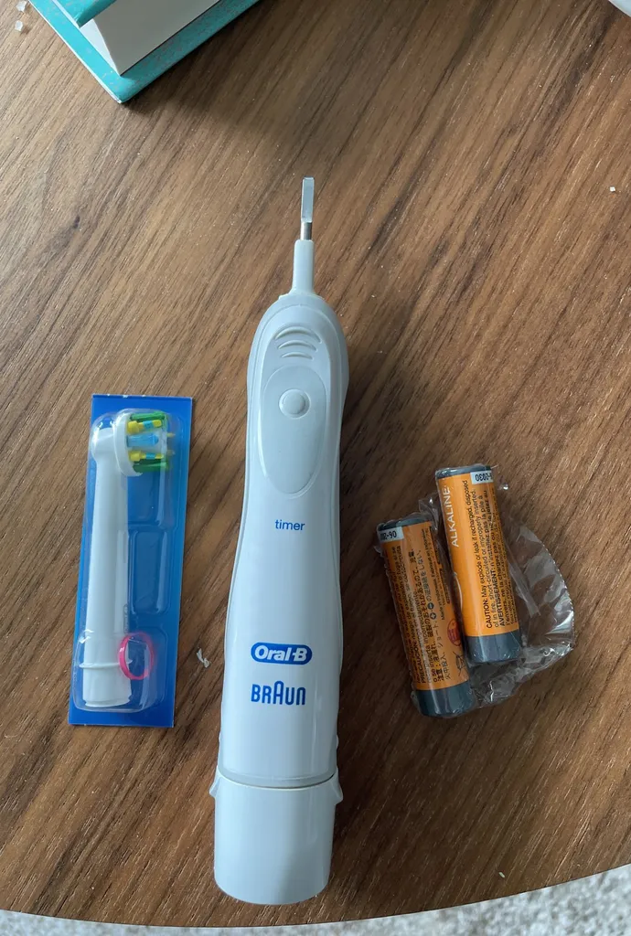 Oral B Electric Toothbrush photo 1