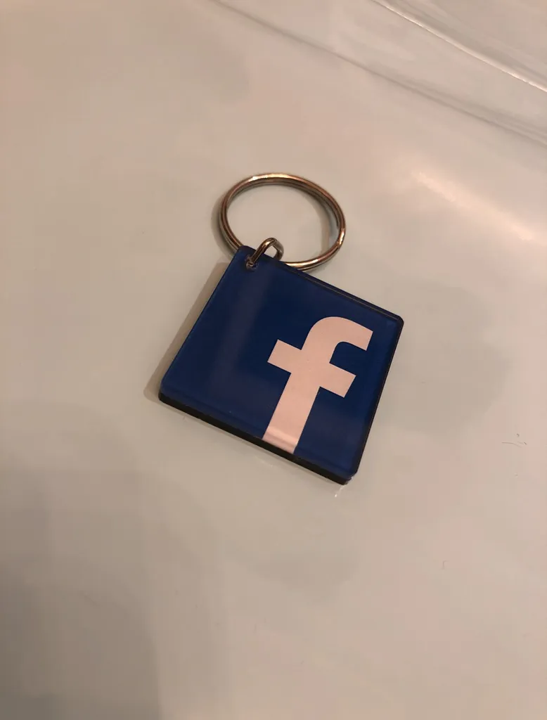 Facebook keychain photo 1