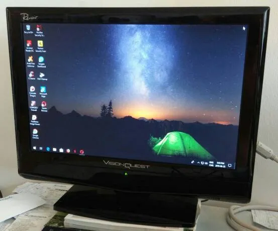 19" LCD TV/Monitor & a 20" photo 1