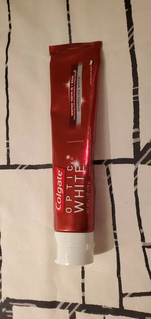 Colgate Whitening Toothpaste. photo 1