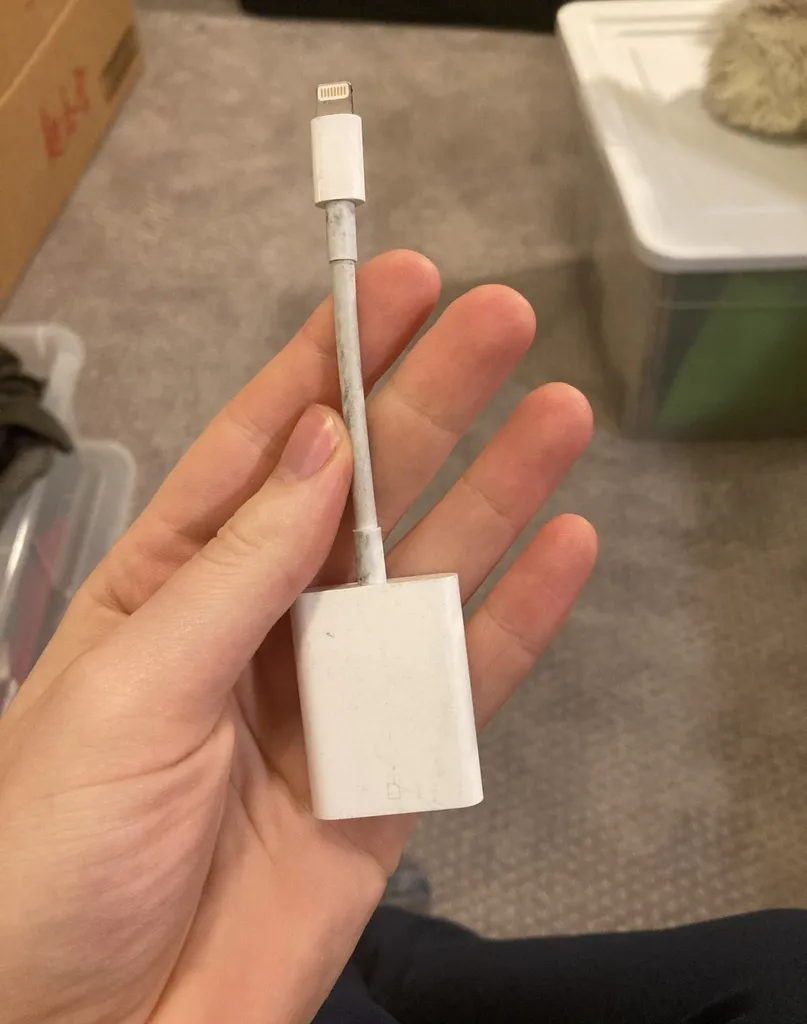 SD Card To iPhone Lightning Port photo 1