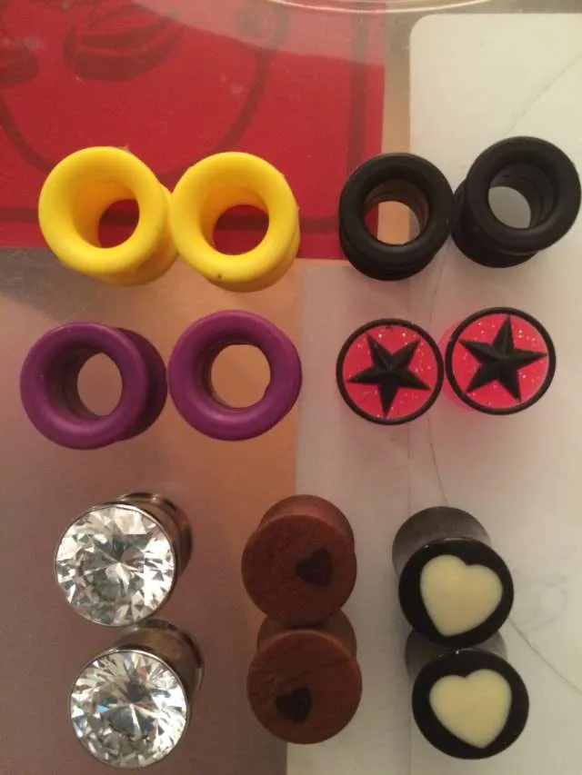 0g and 00g Plugs - Never Worn. photo 1