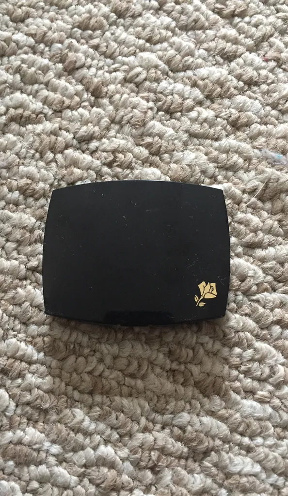 Small Compact photo 1