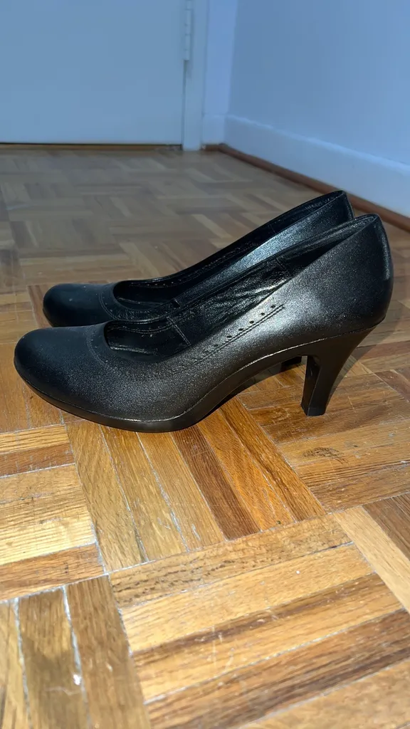 Brand new light weight super comfortable leather work heels s... photo 1