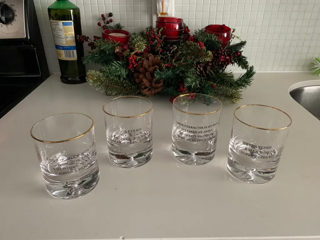 4 Gold-rimmed Cocktail Glasses photo 1